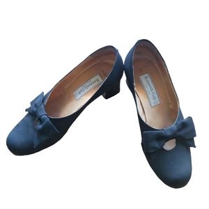 Kenneth Cole black satin bow chunky heels size 6.5